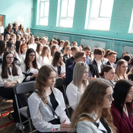 Maturzyści ZSZ 2 w Ostrołęce zakończyli naukę! Przed nimi egzamin [ZDJĘCIA]
