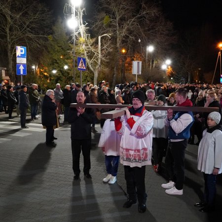 Wielki Piątek w sanktuarium pw. św. Antoniego Padewskiego. Droga Krzyżowa [ZDJĘCIA]