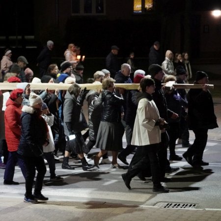 Droga Krzyżowa ulicami osiedla Centrum w Ostrołęce [WIDEO, ZDJĘCIA]