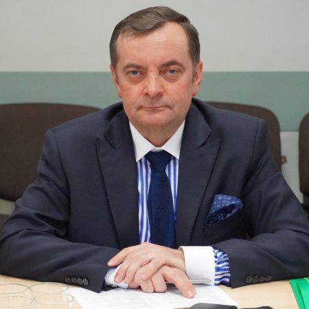 Radny PiS o problemach młodzieży: Nie wychodzą z domu, ubierają się na czarno