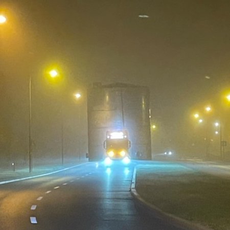 Nocna sensacja w Ostrołęce – gigantyczny transport na ulicach miasta [ZDJĘCIA]