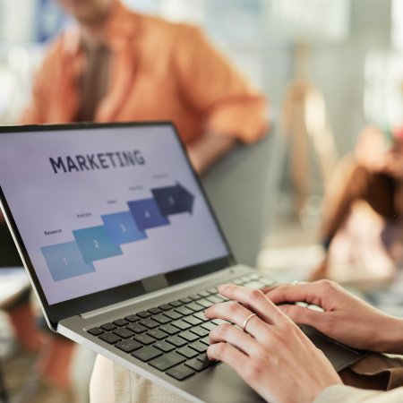 Czy małe firmy powinny inwestować w marketing internetowy?