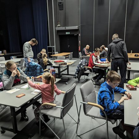 „Kryptonim: Gramy!” – grudniowe spotkanie z planszówkami w Ostrołęce