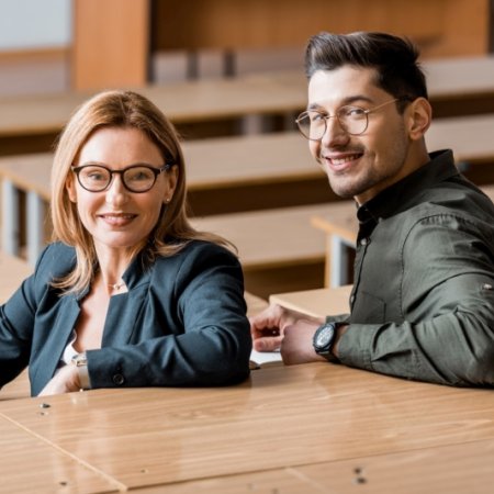 Kluczowe czynniki przy wyborze uczelni na studia prawnicze: jak znaleźć idealną uczelnię dla Ciebie?