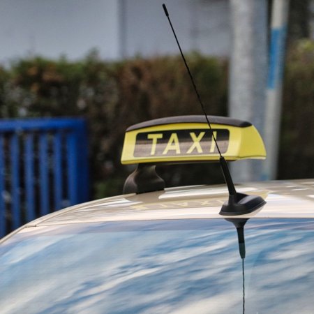 Więcej jazd dla seniorów! Rada Miasta zmienia zasady programu „Taksówka dla Seniora”