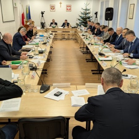 Trwa XL sesja Rady Miasta. Na stole przyszłość przedszkola i starcie o Centrum Integracji Cudzoziemców [TRANSMISJA NA ŻYWO]