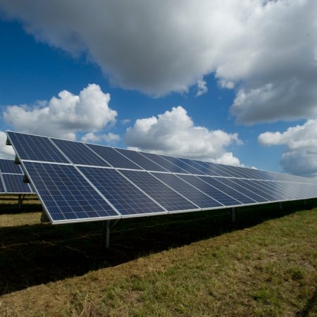Magazyny energii do fotowoltaiki – sposób na niezależność i bezpieczeństwo energetyczne w Twoim domu