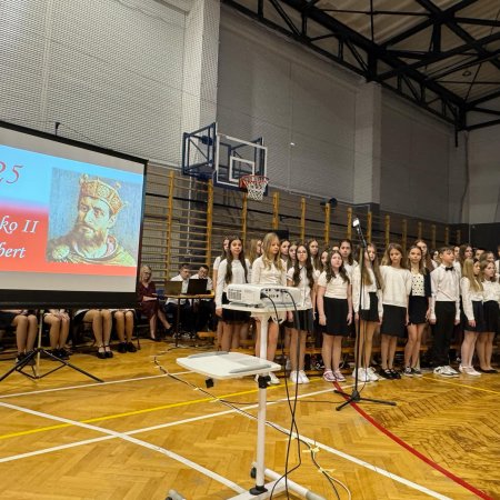 Tysiąclecie Królestwa Polskiego uczczone w Szkole Podstawowej nr 10 w Ostrołęce [ZDJĘCIA]