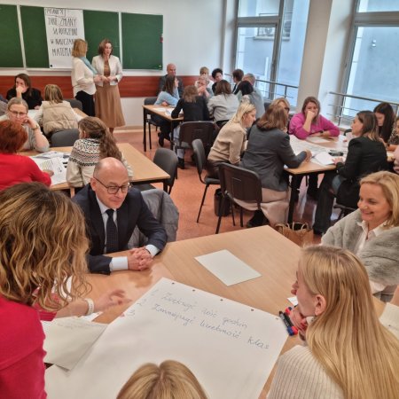 Ważne konsultacje oświatowe w Ostrołęce. Nauczyciele debatowali nad nową podstawą programową