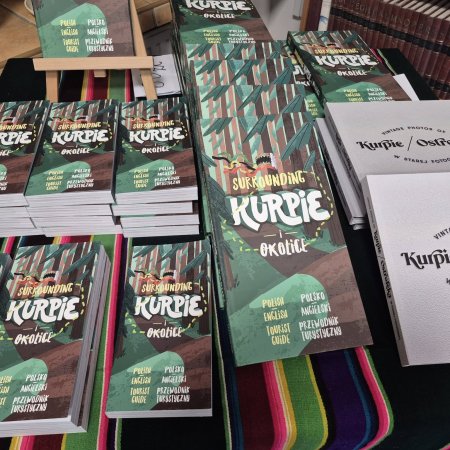 Dwujęzyczny przewodnik po Kurpiach – spotkanie autorskie w bibliotece [ZDJĘCIA]