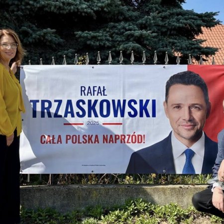 Marszałek Senatu na Kurpiach. Najpierw palma, później baner Trzaskowskiego