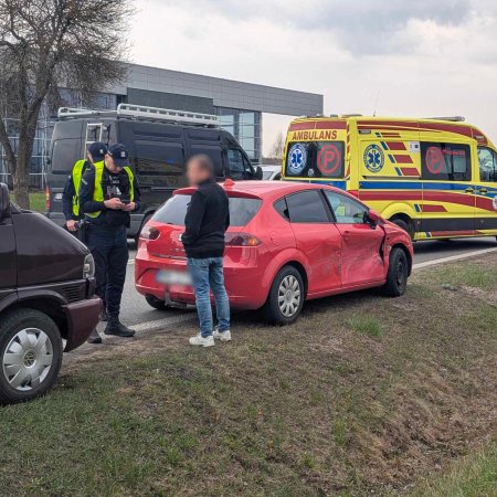 Wypadek w Olszewie-Borkach na DK-61. Zderzenie busa z osobówką – są poszkodowani [ZDJĘCIA]
