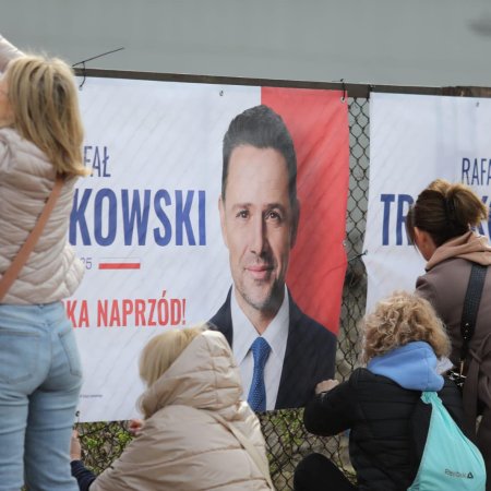 Powyborcza dogrywka w sądzie. Zapadł wyrok za kradzież banerów Trzaskowskiego