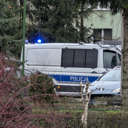 Dramat na ostrołęckim osiedlu. Nie żyje mężczyzna znaleziony przy śmietniku