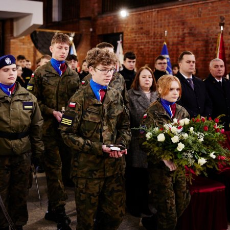 Ostrołęka oddała hołd ofiarom Zbrodni Katyńskiej. 85. rocznica uczczona w ciszy i skupieniu [ZDJĘCIA]