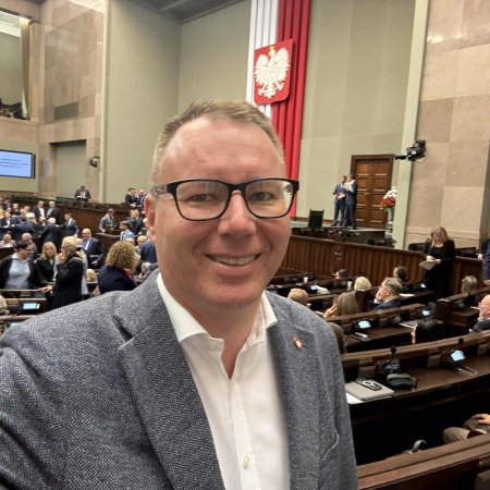 Popielarz o in vitro: "Nie ideologia. Konkretna pomoc dla polskich rodzin"