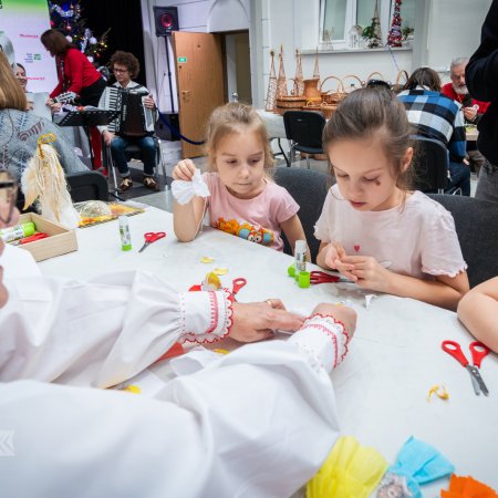 Bożonarodzeniowe tradycje w Muzeum Kultury Kurpiowskiej. „Idą Święta - czas stroić choinkę” [ZDJĘCIA] 