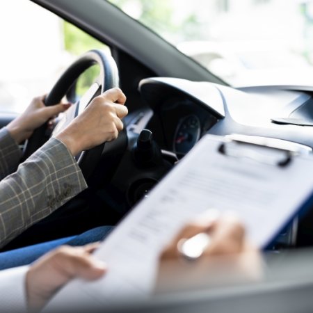 Elektromobilność w firmie na wyciągnięcie ręki – co warto wiedzieć o programie naszEauto?