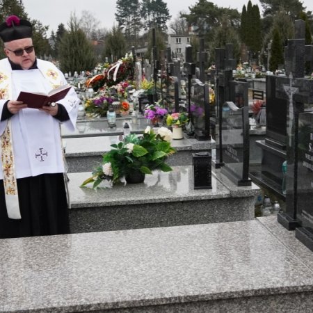 Wielka postać ostrołęckiej medycyny upamiętniona – nowy pomnik dla Bronisławy Sawczyn [WIDEO, ZDJĘCIA]