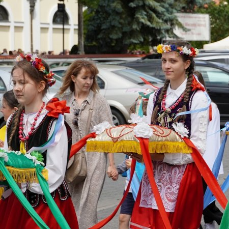 Ostrołęczanie uczcili Boże Ciało – uroczysta procesja w farze [WIDEO, ZDJĘCIA]