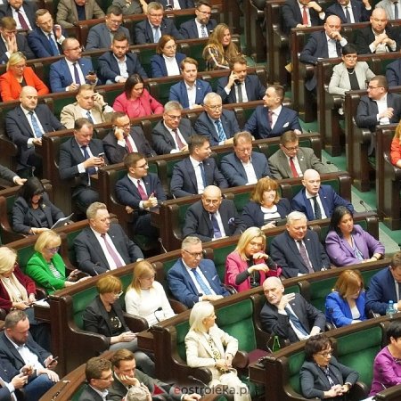 Najnowszy sondaż partyjny. Fatalne wieści dla dwóch ugrupowań