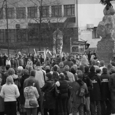 Katastrofa smoleńska. Tak Ostrołęka przeżywała narodową tragedię [WIDEO, ZDJĘCIA]