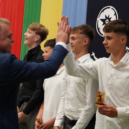 Uroczyste zakończenie roku szkolnego 2024/2025 w "Piątce" [WIDEO, ZDJĘCIA]