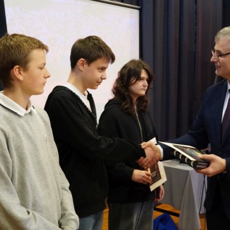 “Przekładaniec” pełen wiedzy – II LO zaprosiło uczniów na humanistyczną przygodę [ZDJĘCIA, WYNIKI]