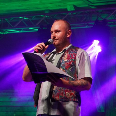 Miodobraniowa Noc Kabaretowa 2025. Tłumy się śmiały, bo śmiech to zdrowie! [WIDEO, ZDJĘCIA]
