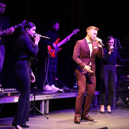 "Za tobą pójdę jak na bal". Niezwykły koncert piosenek Krzysztofa Krawczyka [WIDEO, ZDJĘCIA]