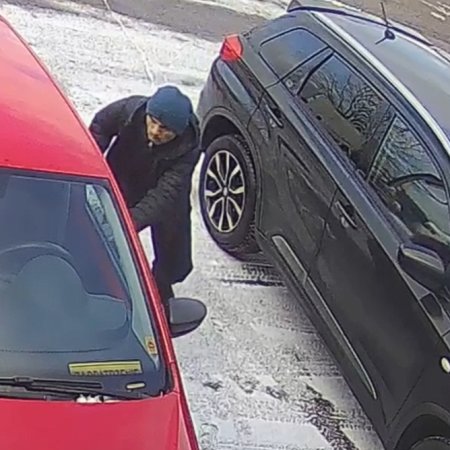 Sprawca kradzieży poszukiwany! Policja publikuje jego wizerunek [WIDEO]