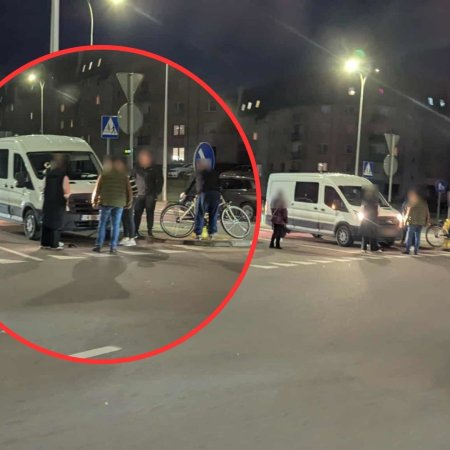 Wypadek na rondzie przy Goworowskiej! Rowerzysta potrącony [ZDJĘCIA]