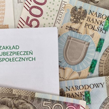 Fatalne dane z ZUS-u. Rekordzista wśród aktywnych płatników zalega prawie 819 mln zł