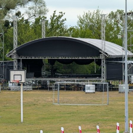 Scena na plaży już stoi. Odliczamy dni do startu Dni Ostrołęki 2026