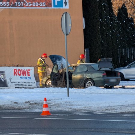Alfa Romeo w płomieniach! Gwałtowny pożar na parkingu przy 11 Listopada [WIDEO, ZDJĘCIA]