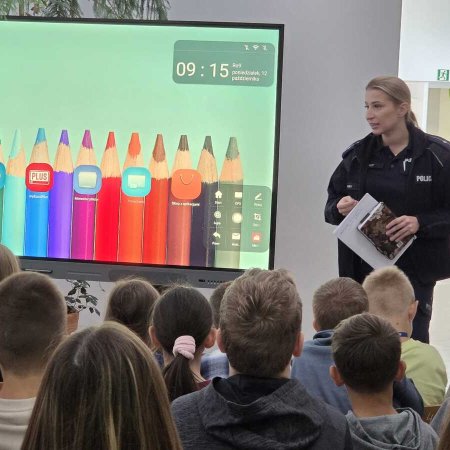 Policjanci uczą uczniów, jak reagować w sytuacji zagrożenia. Za nimi już ponad 50 spotkań [ZDJĘCIA]