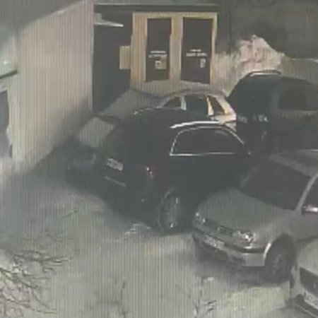 Wstydliwa ucieczka z ulicy Cieplińskiego. Nagranie trafiło do sieci – czy sprawca sam się zgłosi? [WIDEO]