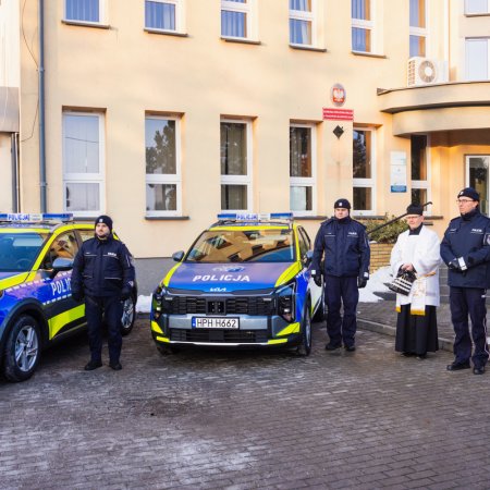 Flota policji powiększona o nowe radiowozy [ZDJĘCIA]