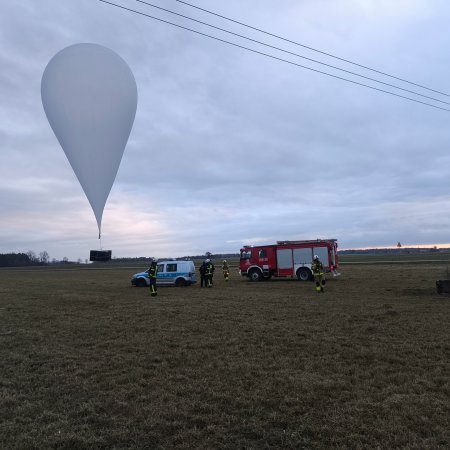 Tajemniczy balon spadł zaledwie 30 km od Ostrołęki [ZDJĘCIA]