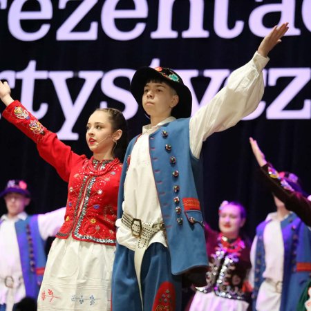 Magia Puszczy Kurpiowskiej ożyła w Ostrołęce – niezwykły pokaz ZPiT „Kurpie” [WIDEO, ZDJĘCIA]