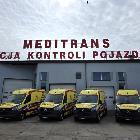 Nowe ambulanse w Meditrans Ostrołęka. Mieszkańcy odegrali kluczową rolę