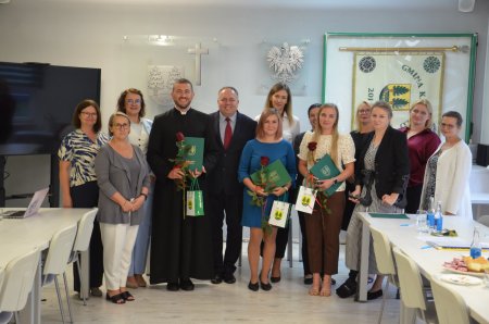 Kolejni nauczyciele z awansem w gminie Kadzidło. Odebrali akty mianowania [ZDJĘCIA]