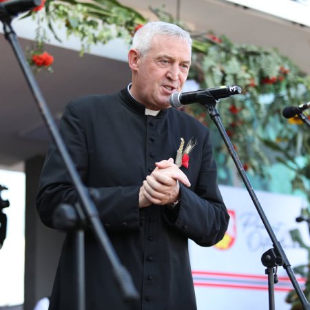 "Czyńmy rzeczy dobre, dobrze". Proboszcz z Kadzidła o... "małym cudzie" na cmentarzu [WIDEO]