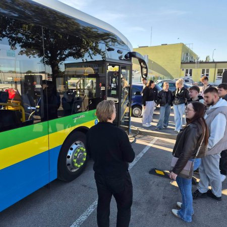 Jak działa MZK od kuchni? Uczniowie „Metalówki” poznali tajniki transportu [ZDJĘCIA]