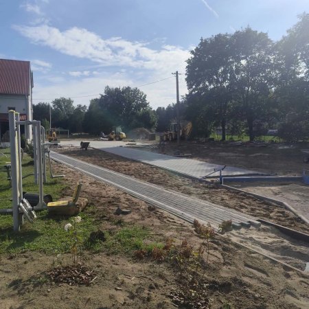 Nowy plac przy świetlicy w Laskach Szlacheckich gotowy. Zobacz, co się zmieniło [ZDJĘCIA] 