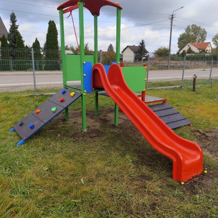 Dzieci w Dzwonku mają powody do radości. Na placu pojawiła się nowa atrakcja [ZDJĘCIA]