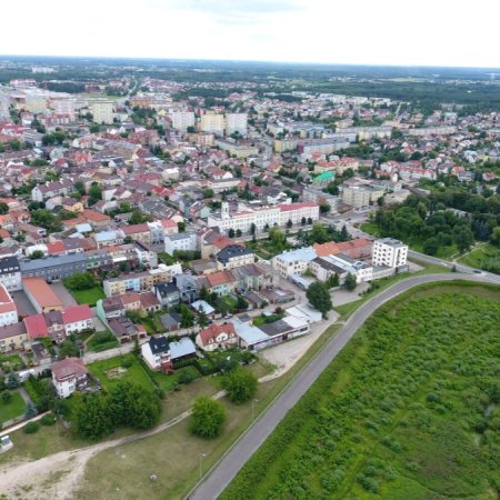 Ostrołęka w liczbach GUS. Spadek populacji i zapaść w mieszkaniówce