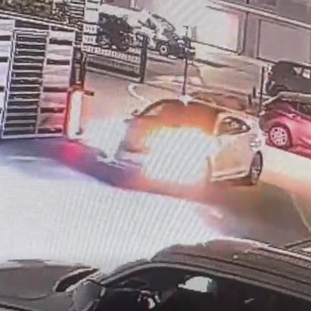 Kto kierował tym autem? Policja publikuje nagranie i prosi o pomoc [WIDEO]