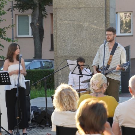 Art-Czwartek na placu Bema. Plantacja Ironii zagrała w Ostrołęce! [ZDJĘCIA, WIDEO]