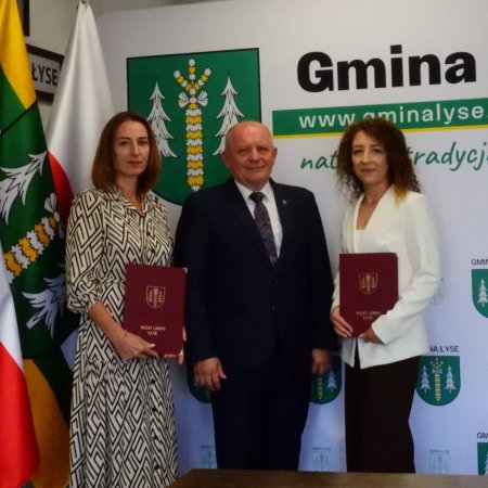 Nauczycielki z gminy Łyse z aktami mianowania. Dwie pedagożki wyżej w drabince awansu [ZDJĘCIA]